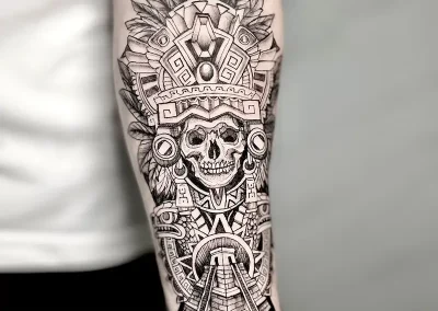 Tatuaje de cultura mexicana hecho en el brazo